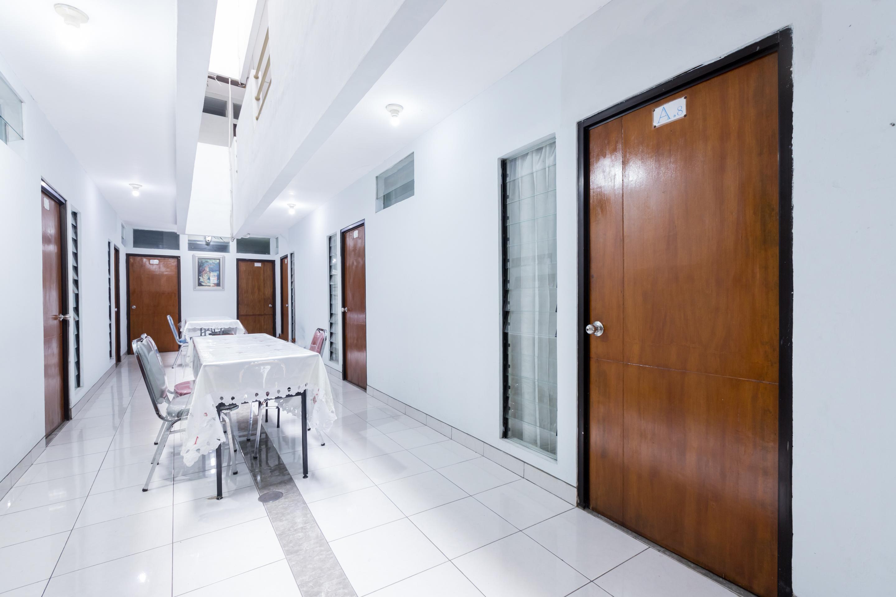 Super Oyo 1516 Cemara Gading Syariah Hotel Bogor Buitenkant foto
